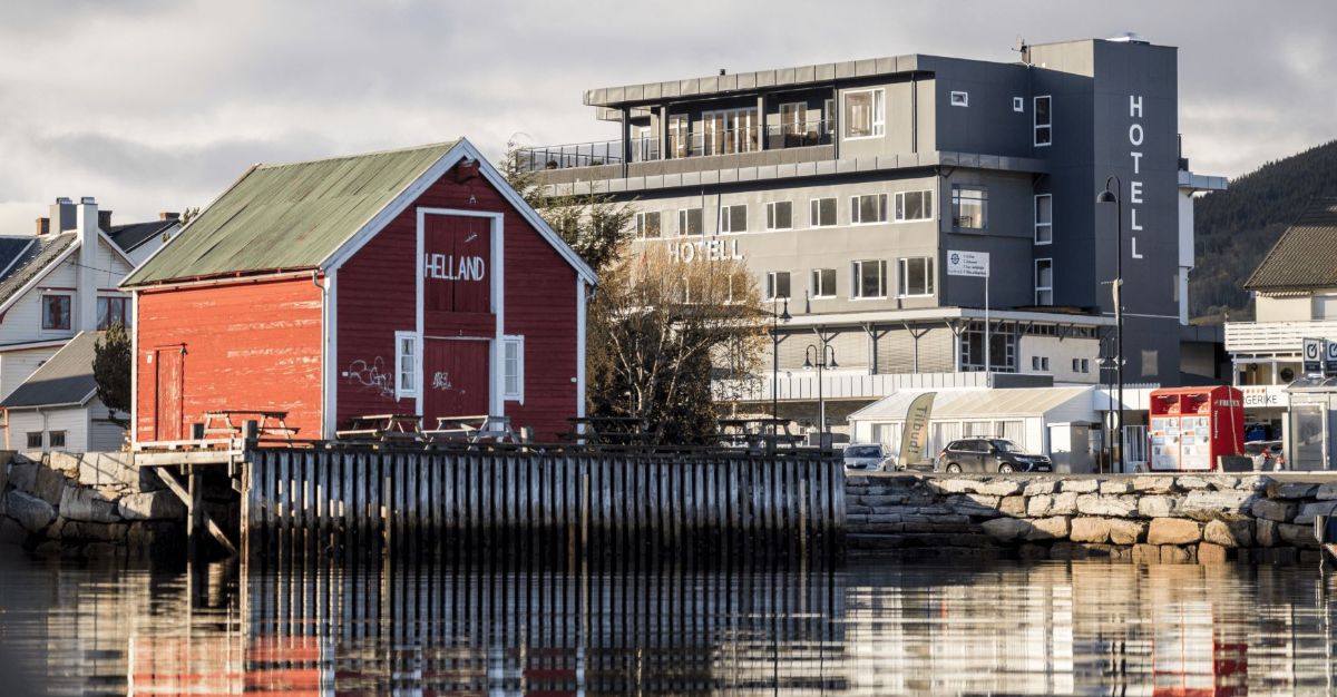 Kontakt Oss | Vestnes Fjordhotell AS